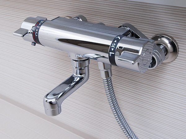 Bathing-wash room.  [Thermostat mixing faucet] You can adjust the hot water and the water temperature at the touch of a button, It is mixing faucet of chrome-plated classy. (Same specifications)