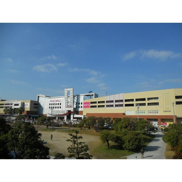 Shopping centre. It is a short and over 400m pedestrian bridge to ion Kashiihama