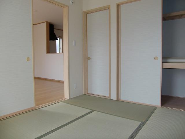 Non-living room. 1F Japanese-style room