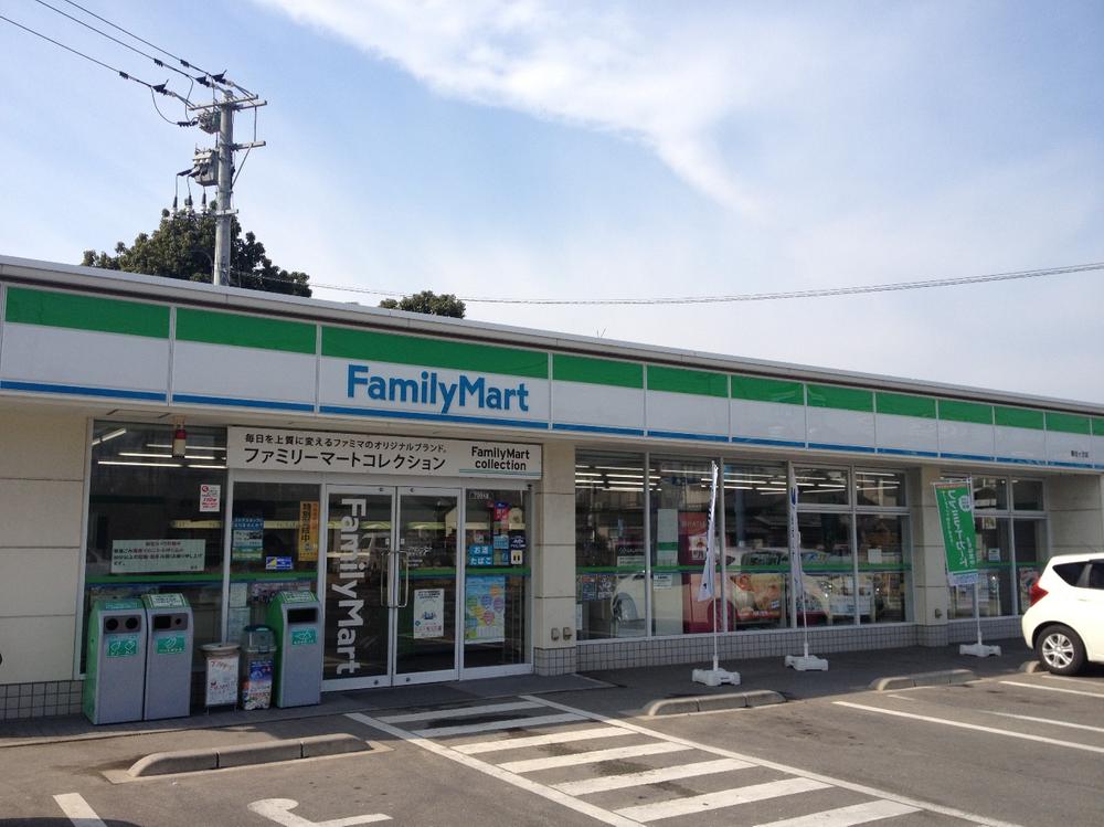 Convenience store. 155m to FamilyMart Kasumikeoka shop