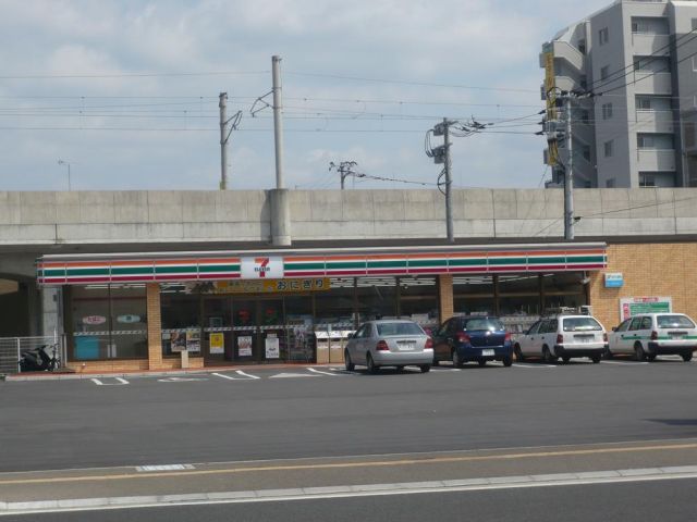 Convenience store. Kyushu University Maidashi 2200m to campus (convenience store)