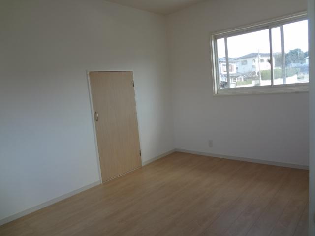 Non-living room. Second floor Western-style Since the corner lot of, Sunny!
