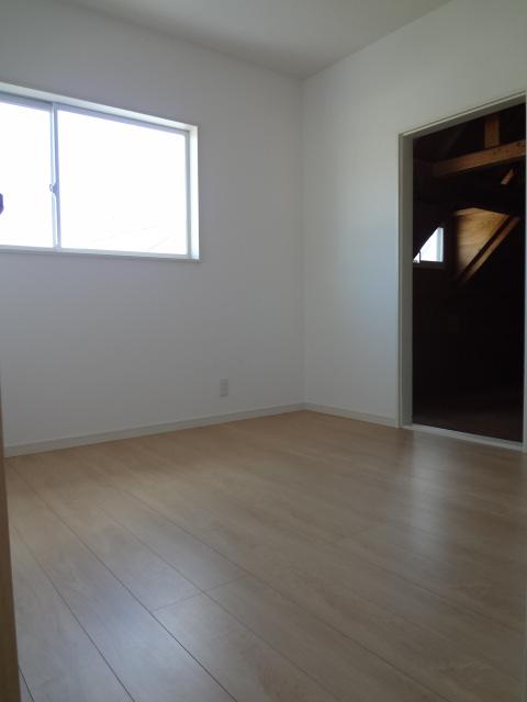 Non-living room. Second floor Western-style 2 There is also attic storage