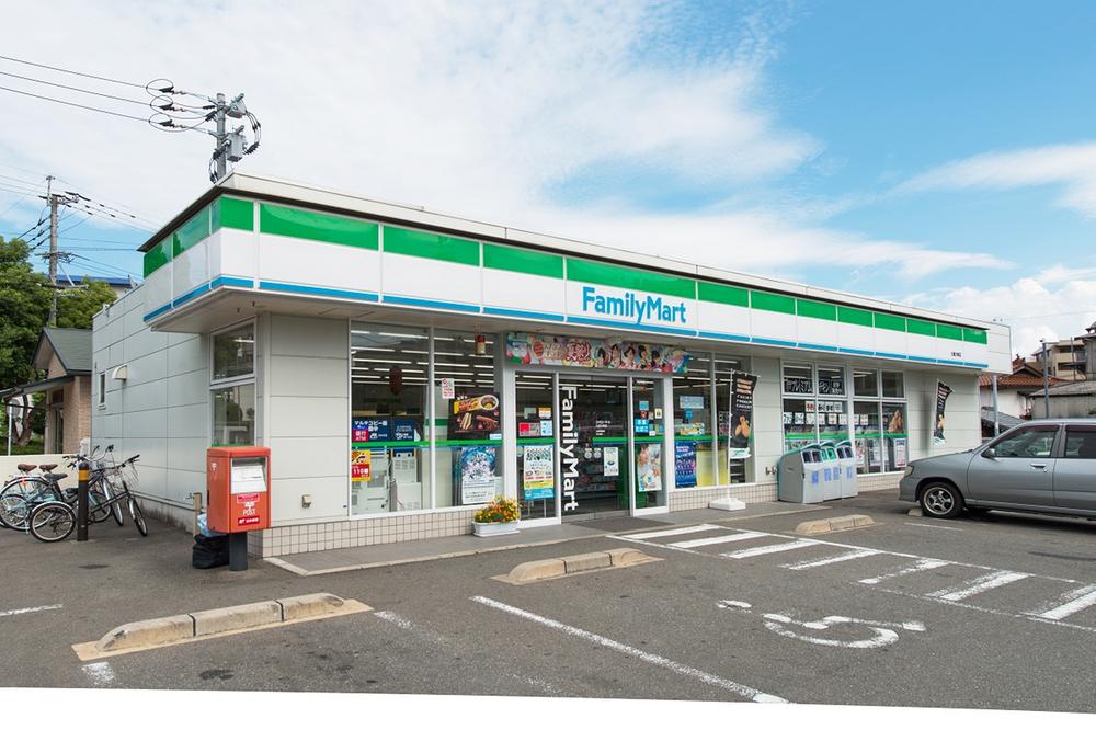 Convenience store. 410m to FamilyMart