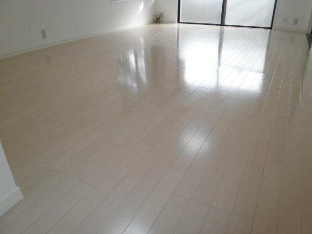Living.  ■ Flooring Zhang Kawasumi! Spacious is the living room of 17 quires!