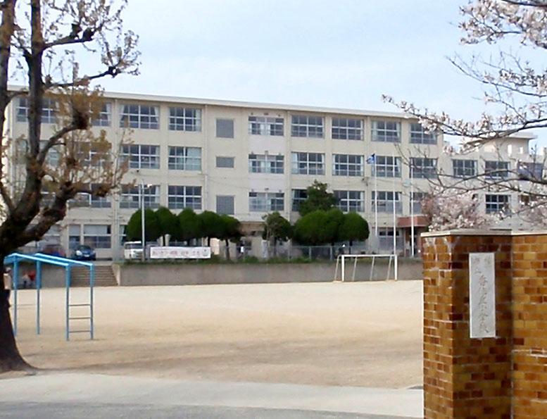 Primary school. Takashi Kasumi 1300m walk about 17 minutes to elementary school