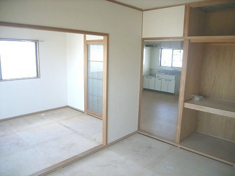 Other room space. It contains the tenants during the tatami