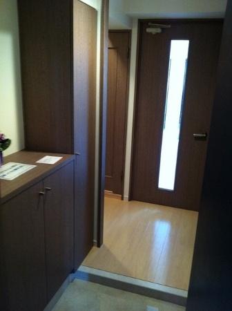 Entrance. I entered the front door ・  ・ When you open the door of the front! It will be in the living room