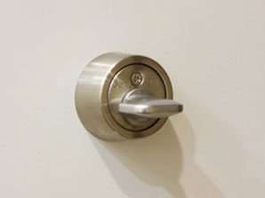 Security.  [Knob prevention thumb turn turning] To prevent the thumb once performed using a tool with drill. (Same specifications)