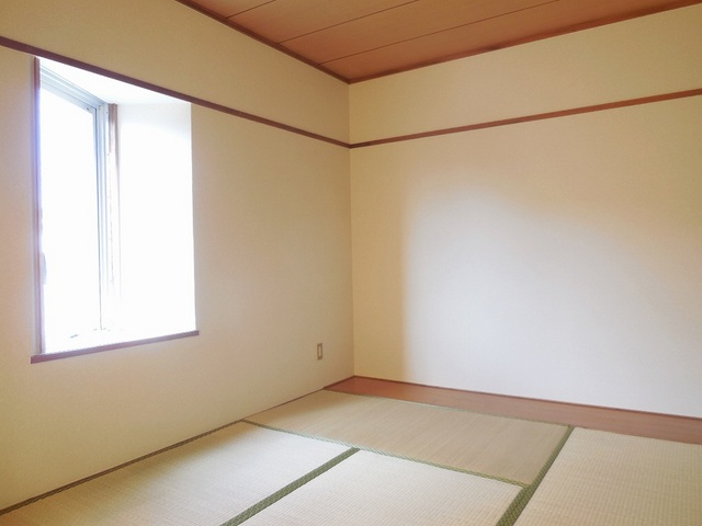 Living and room. There are Japanese-style room What a bay window also