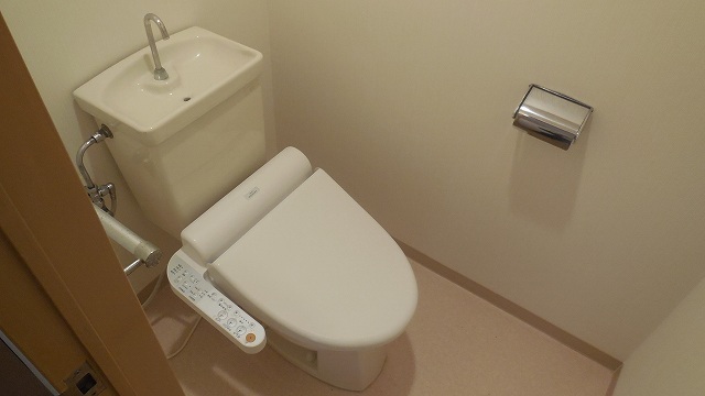 Other room space. Toilet to Washlet