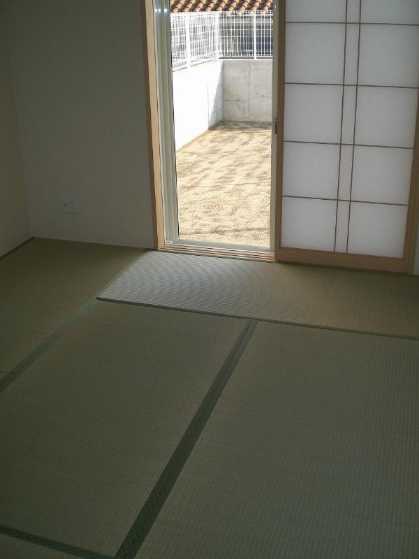 Non-living room. Japanese-style room, which can also be used as a guest room