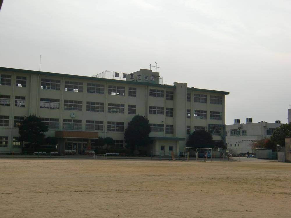 Primary school. 915m to Aoba Elementary School
