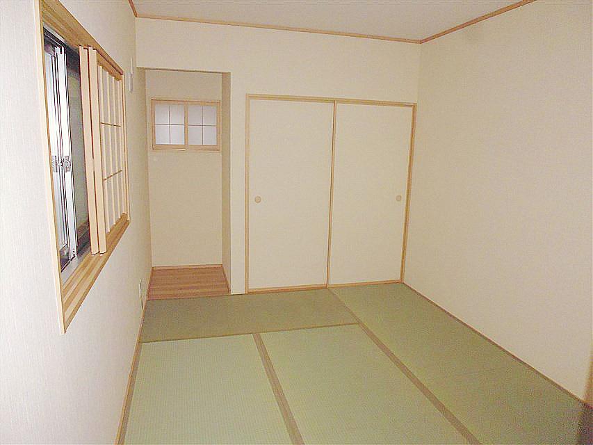 Non-living room. Brightness over have Japanese-style room