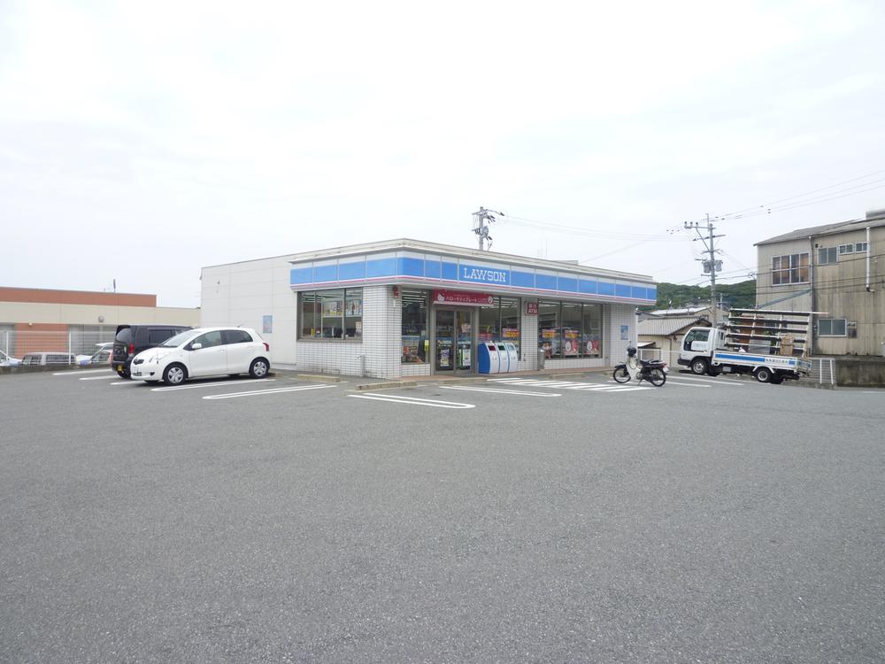 Convenience store. 425m to Lawson
