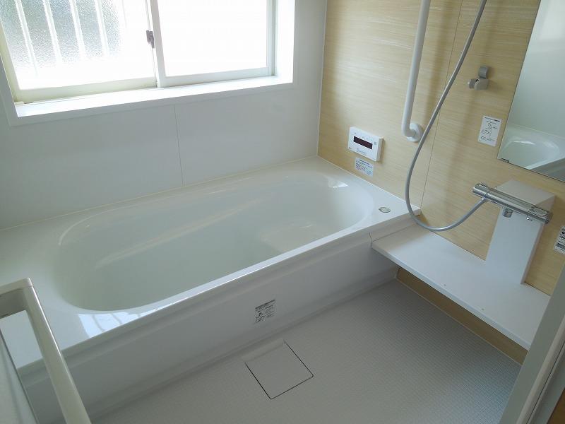 Bathroom. 'm Bath spacious type firmly can stretch the legs (^^) / ~~~ Let's heal slowly tired body of the day (^_^) /