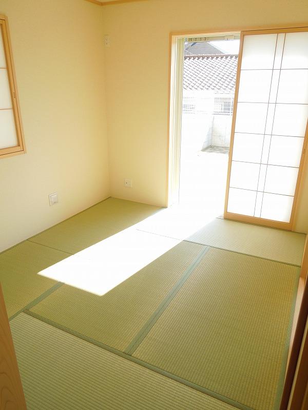 Other introspection. Is a Japanese-style room It is useful to have a little Japanese-style room at the time of visitor (^_^) /  Usually let's open (^_^) / ~