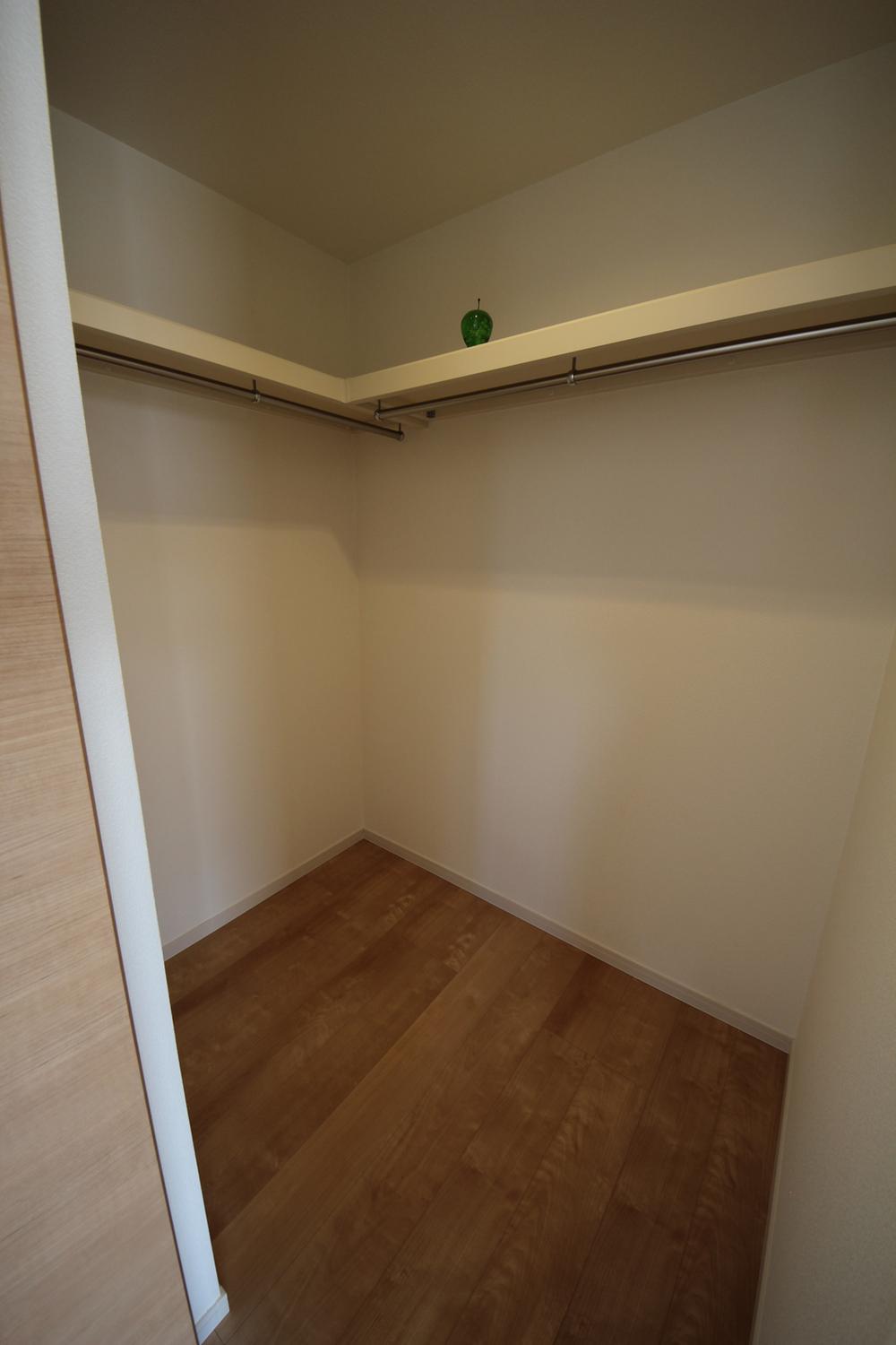 Receipt. Walk-in closet