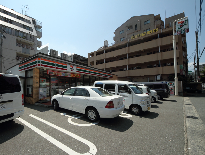 Convenience store. Seven-Eleven Fukuoka Torigai 1-chome to (convenience store) 250m