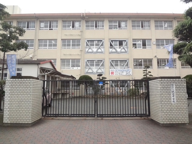 Junior high school. 379m to Fukuoka Municipal Josai junior high school (junior high school)