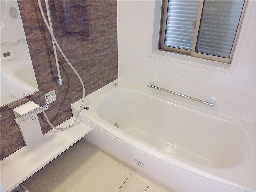 Bathroom. With reheating full Otobasu