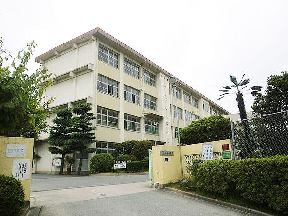 Junior high school. Meilin 1500m walk about 19 minutes until junior high school