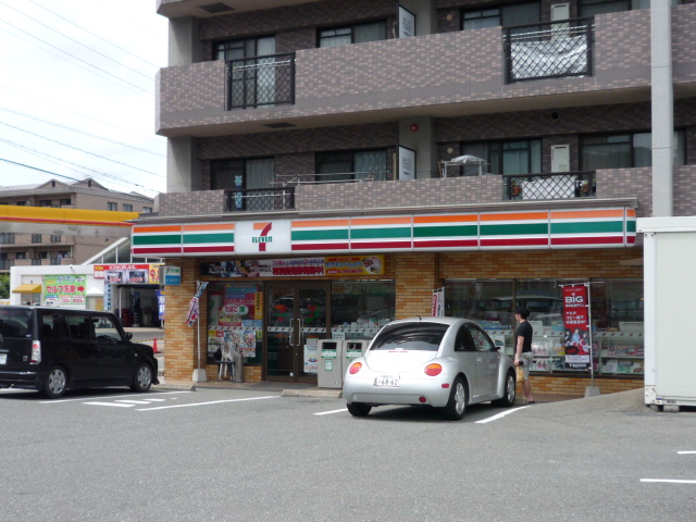 Convenience store. 440m to Seven-Eleven (convenience store)