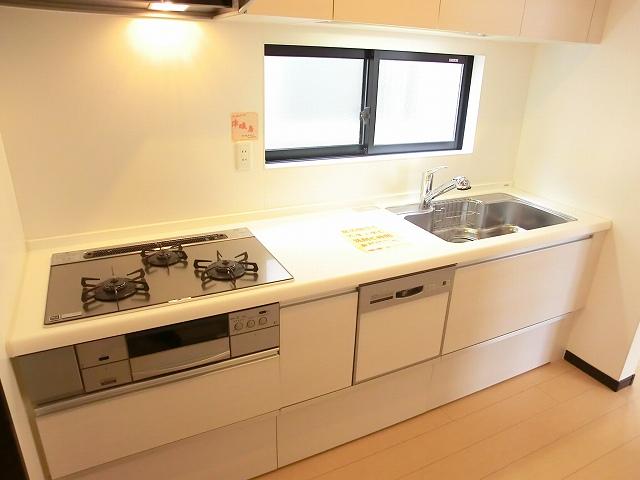 Kitchen. Dishwasher with a system Kitchen!