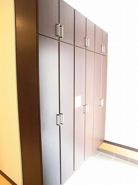 Entrance. Entrance. Plenty of storage