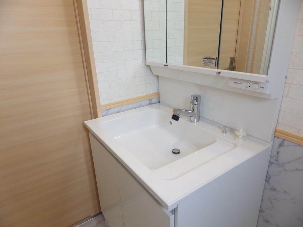 Wash basin, toilet. Same specifications Bathroom vanity