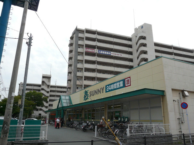 Supermarket. 920m to Sunny Baikoen store (Super)