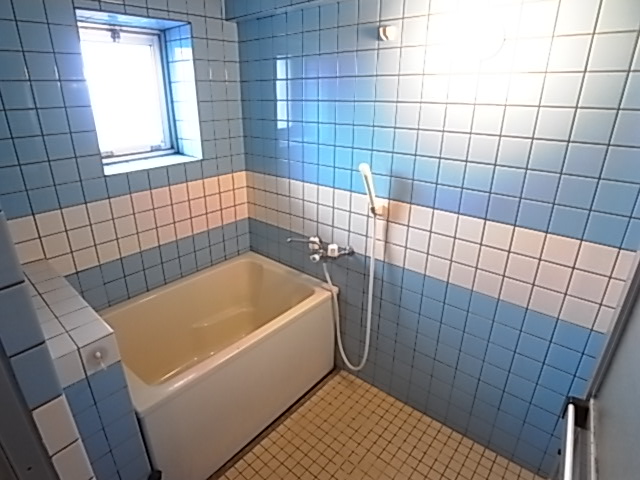 Bath. Originally was the specification of balance kettle hot water supply. Bright blue tile. 