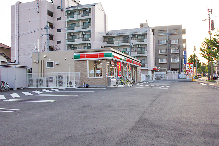 Convenience store. 50m to Circle K Sunkus (convenience store)