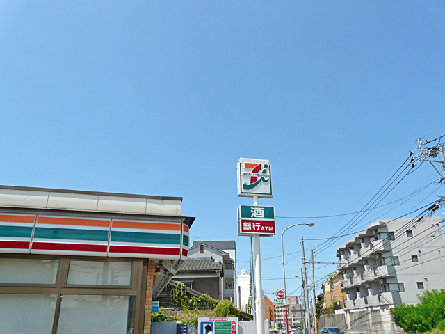 Convenience store. Seven-Eleven (convenience store) to 400m