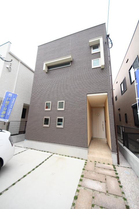 Local appearance photo. Local (12 May 2013) Shooting