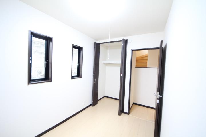 Non-living room. Local (12 May 2013) Shooting