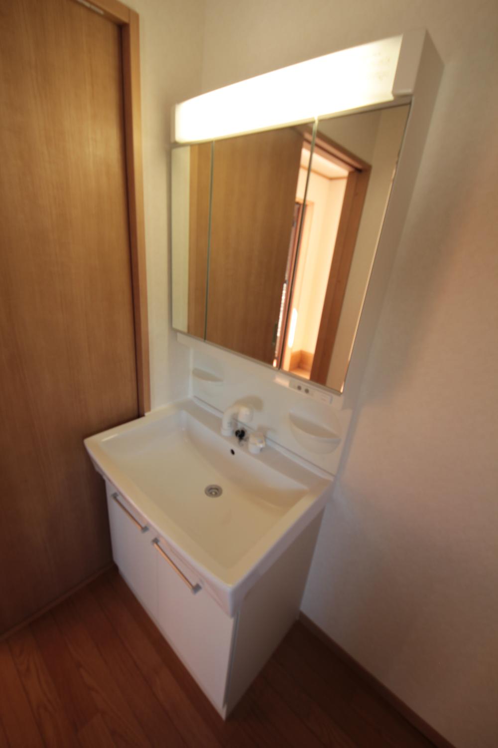 Wash basin, toilet. Local (September 2013) Shooting