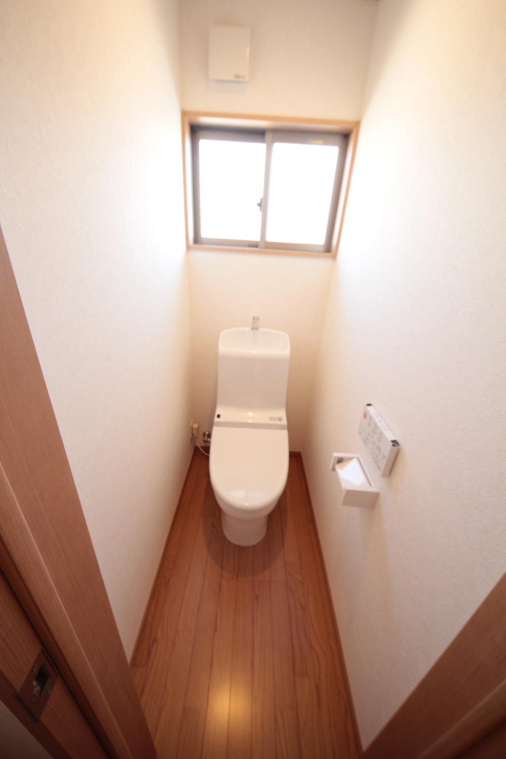 Toilet. Local (September 2013) Shooting