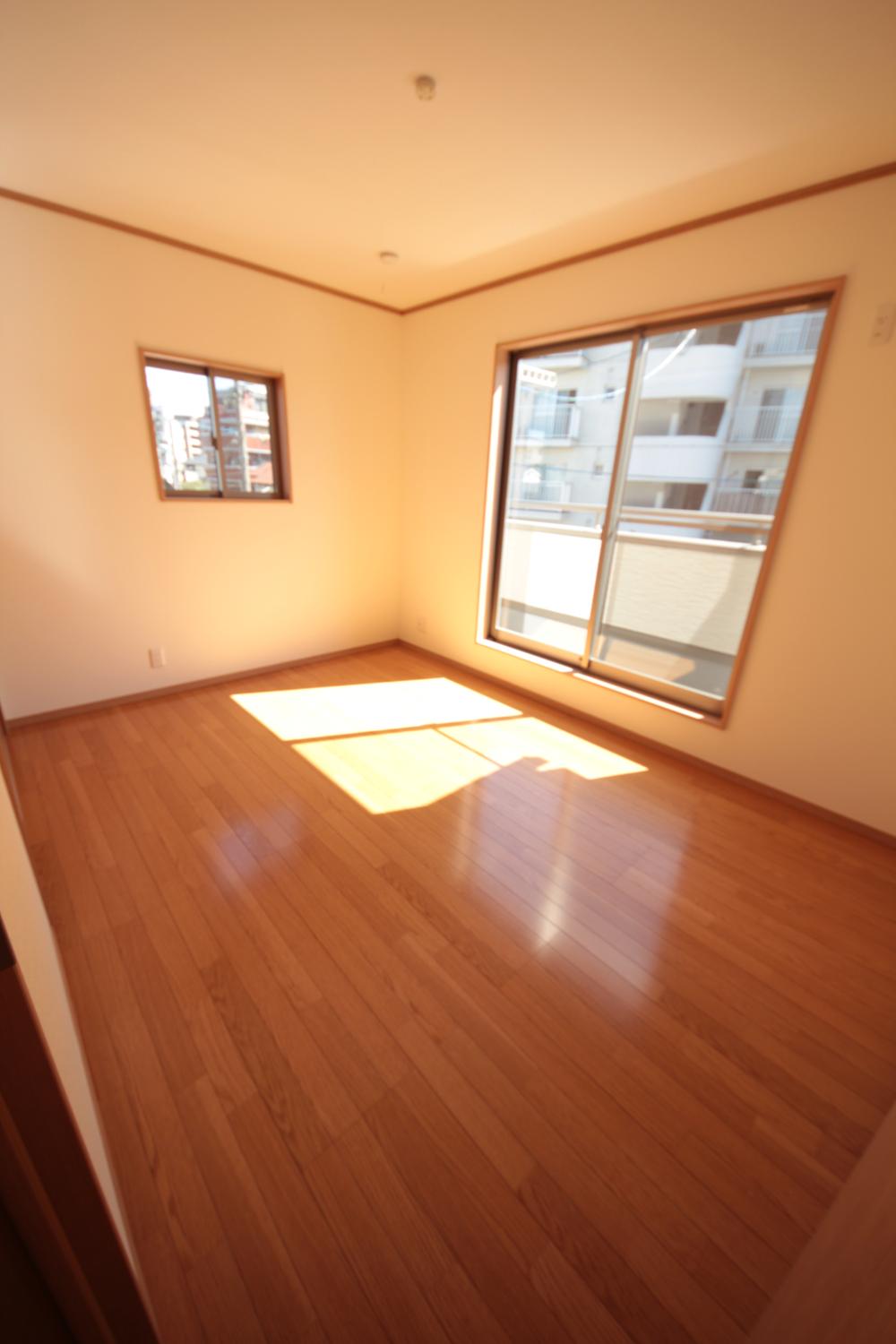 Non-living room. Local (September 2013) Shooting