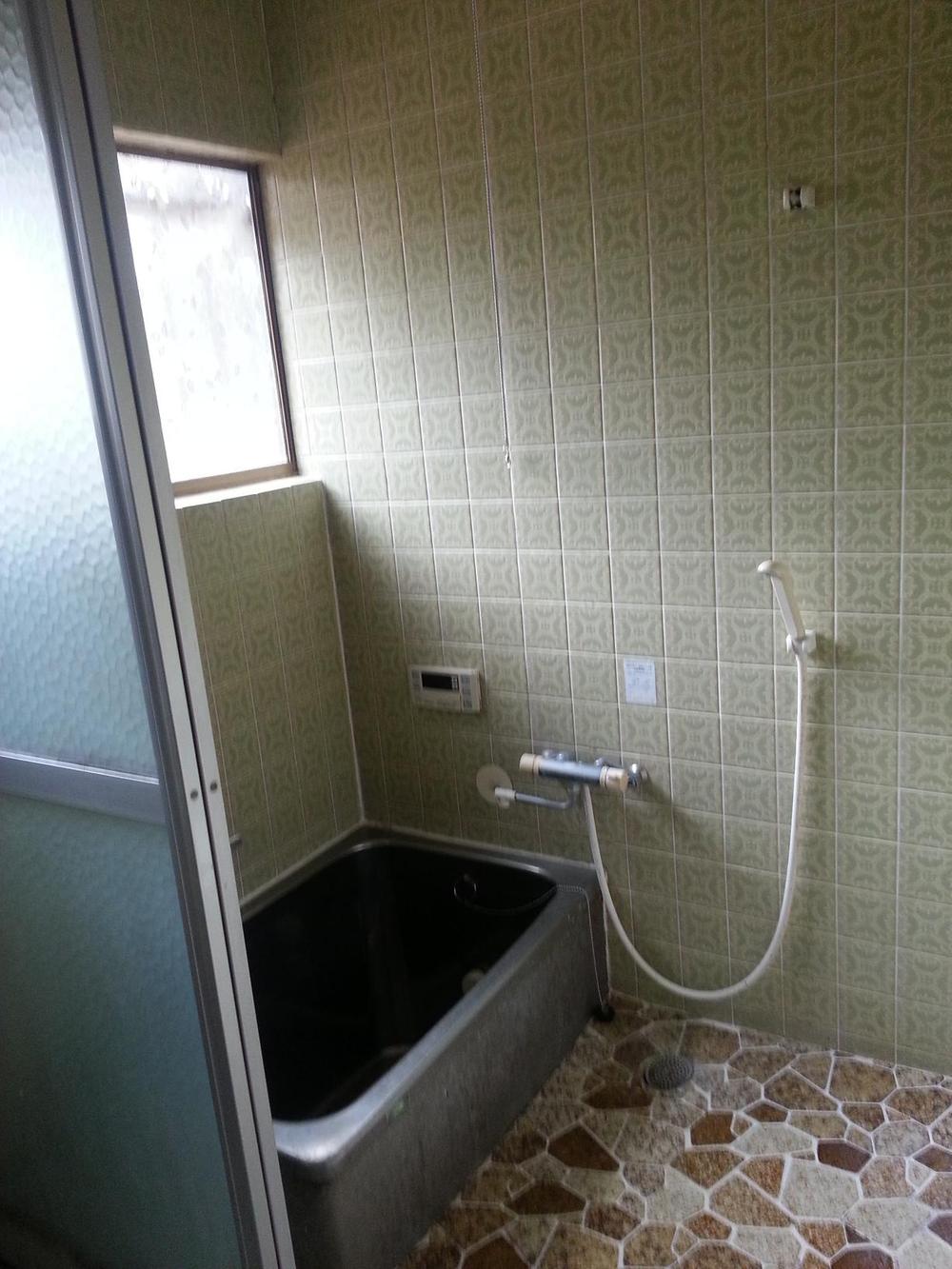 Bathroom. Indoor (11 May 2013) Shooting