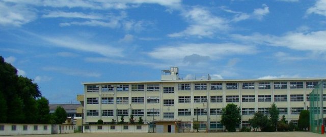 Junior high school. Nagao 475m until junior high school (junior high school)