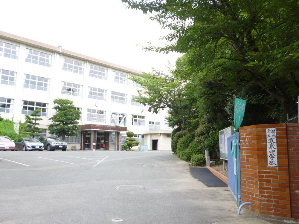 Junior high school. 1040m to Fukuoka Tatsutomo Izumi Junior High School