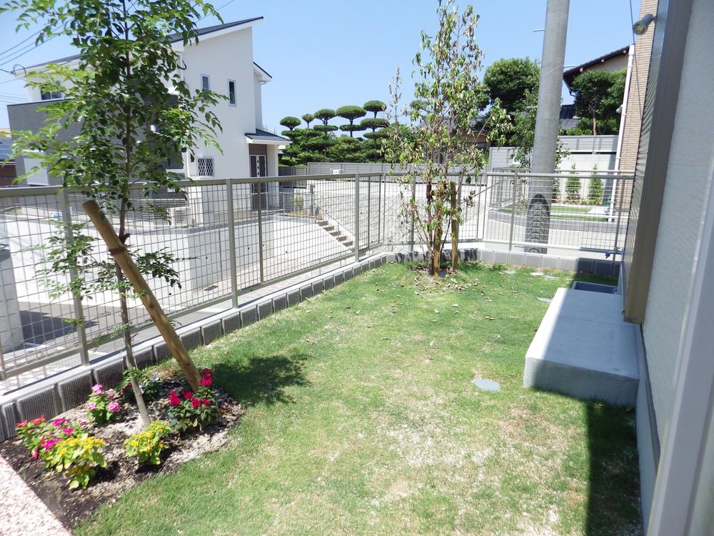 Garden. It comes with a garden.