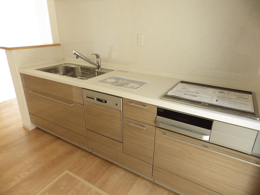 Kitchen. It is with IH cooking heater at the counter kitchen.