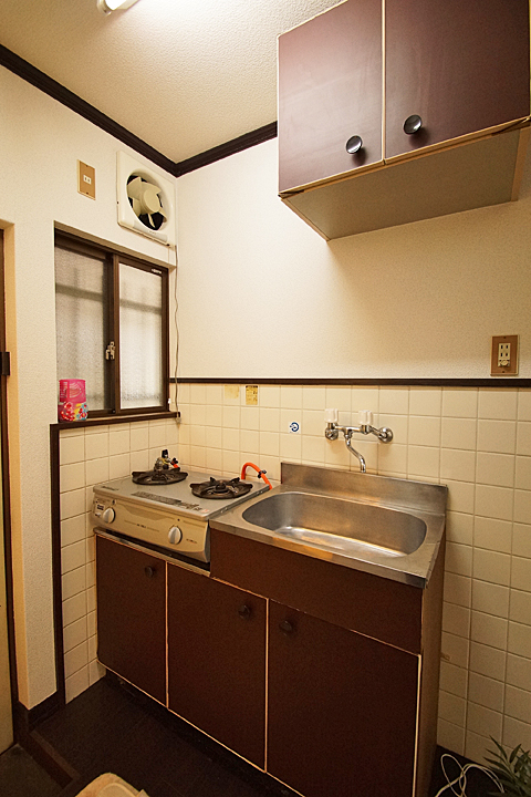 Kitchen. Kitchen (two-burner stove installation Allowed)