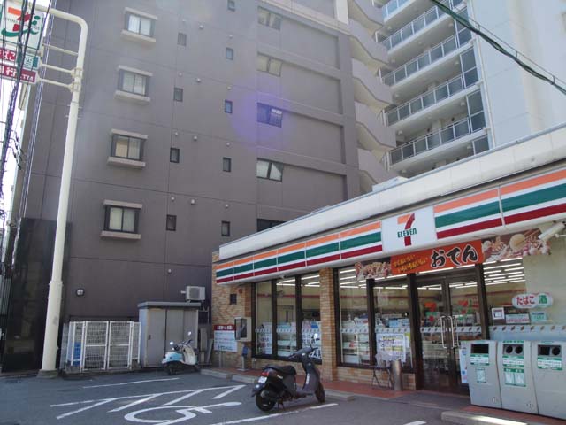 Convenience store. 550m to Seven-Eleven (convenience store)