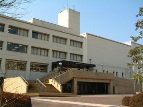 library. Fukuoka University 580m until the library (library)