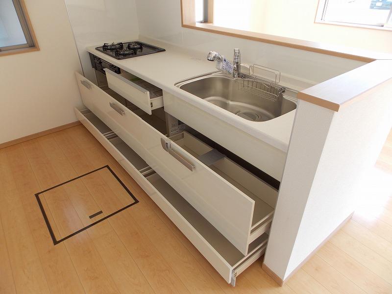 Same specifications photo (kitchen). System kitchen (^_^) /  A height of approximately 85 centimeters, Width is located about 255 centimeters (^_^) / ~ It is a water purifier with a faucet (^_^) / ~