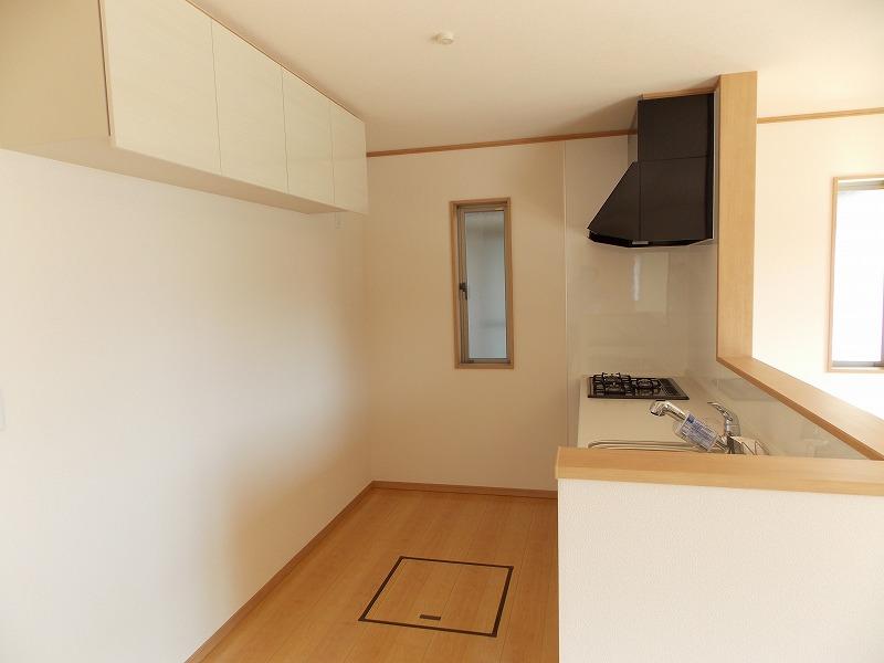 Same specifications photo (kitchen). It is a spacious kitchen space (^_^) / ~ You can put cupboard also enough! !