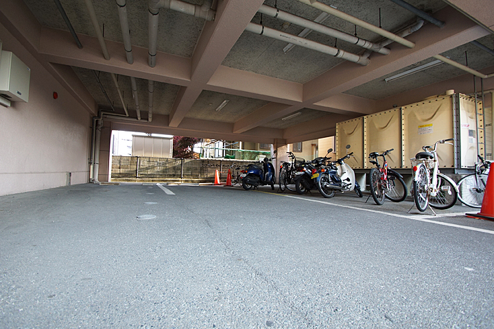 Parking lot. Bicycle parking lot (with roof ・ Bike bicycle parking available)